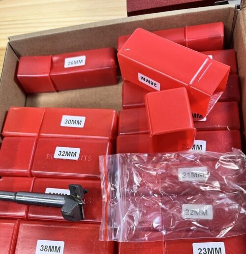 18本セットのボアビット。マジでよく切れる。