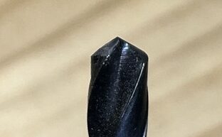 鉄工用ドリルビット。DIYでの使用頻度は低いけど、いつかは必要になるので1本持っておいて損はない。