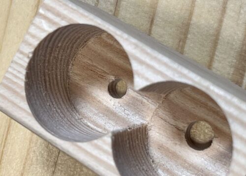 良く切れるボアビットでSPFを加工した状態。よく切れるので加工がとてもきれい。