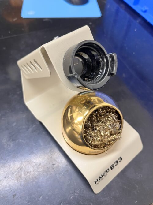 はんだごてのこて台。 633-01 白光HAKKO。堅牢なこて台をおすすめする。