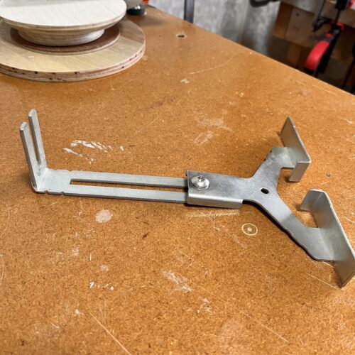 トリマーに付属するストレートガイド。