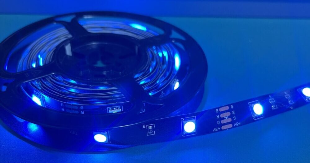 LEDテープライトのマルチカラータイプ。青色点灯。