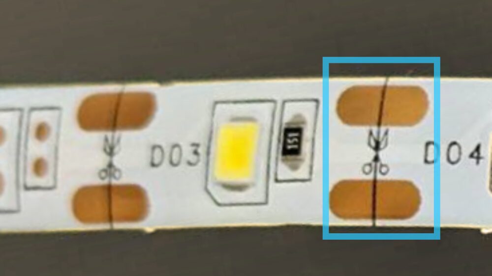 LEDテープライトを切断するときは必ずハサミのマークがある個所を切断しよう。