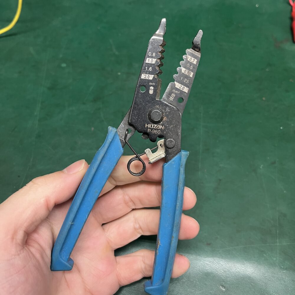 ワイヤーストリッパーで有名なホーザンのP-960。シンプルで使いやすいのが特徴。