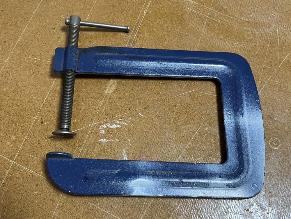 C型クランプ