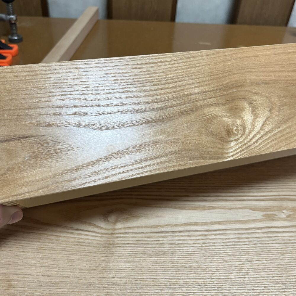 タモの突板を貼った合板