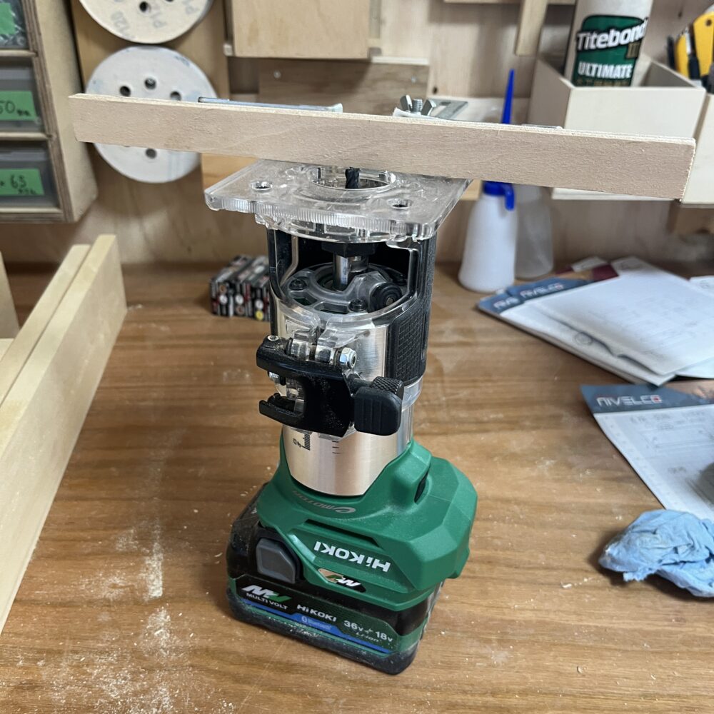 トリマーストレートガイド