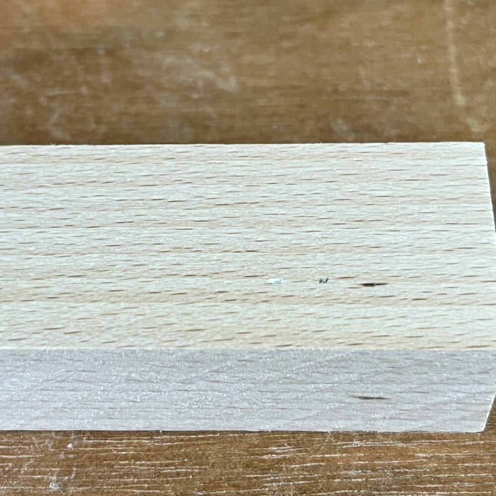 ビーチにピンネイルを打ち込んだ後