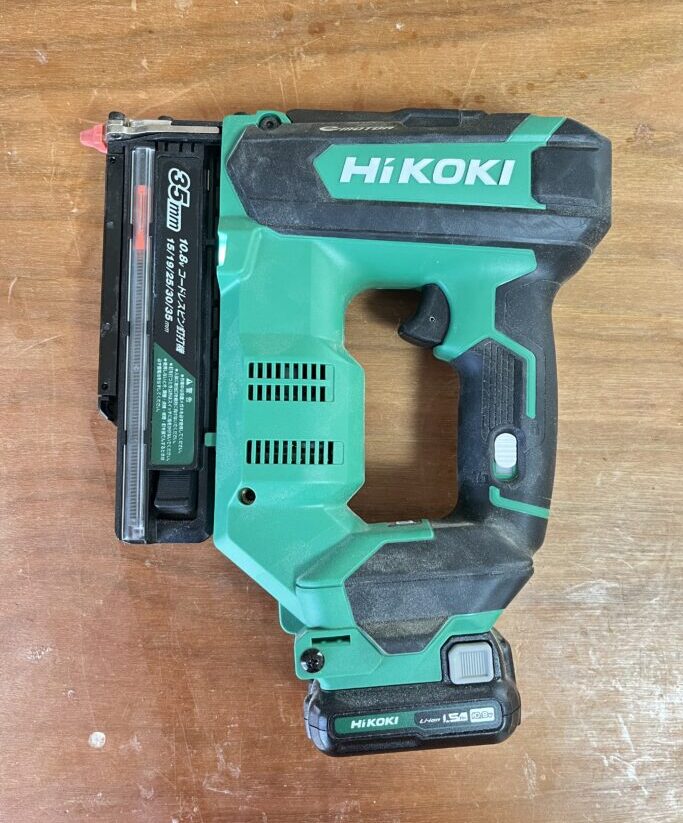 ハイコーキ　ピン釘打機の外観