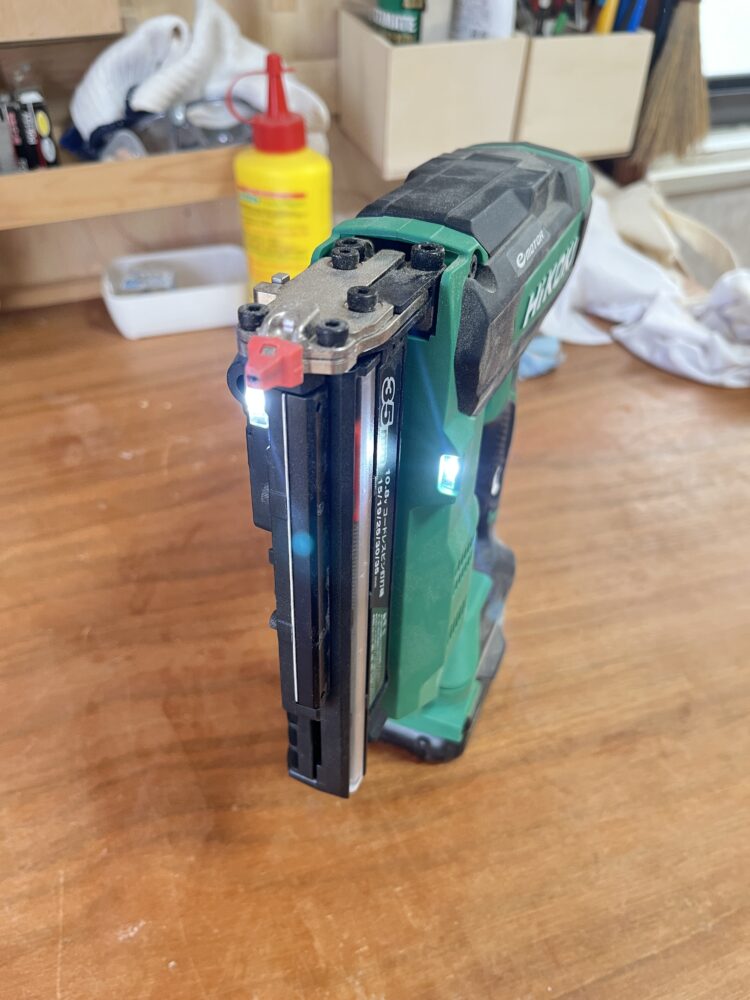 ピン釘打機の先端ノズル