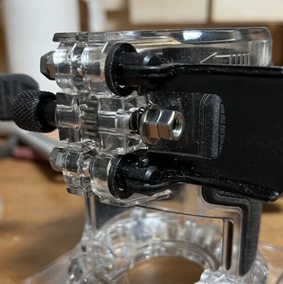 トリマーベースのナットを市販品で代用した