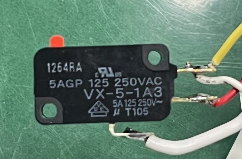 マイクロスイッチの外観。