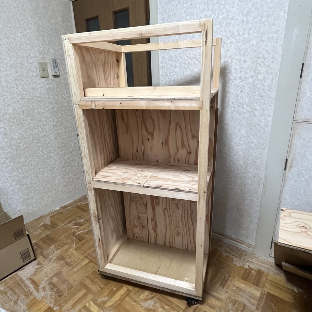 木材収納棚の側面1