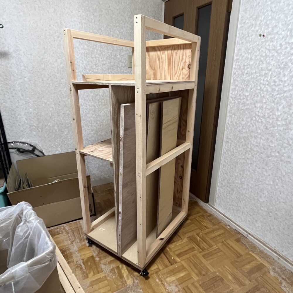 木材収納棚の側面2