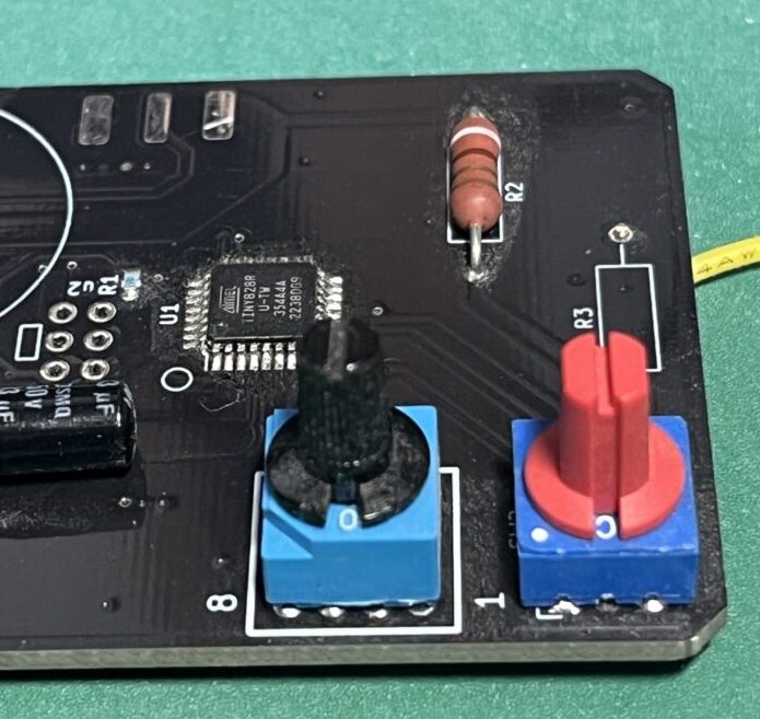 ディップロータリースイッチの外観。プリント基板に実装した状態