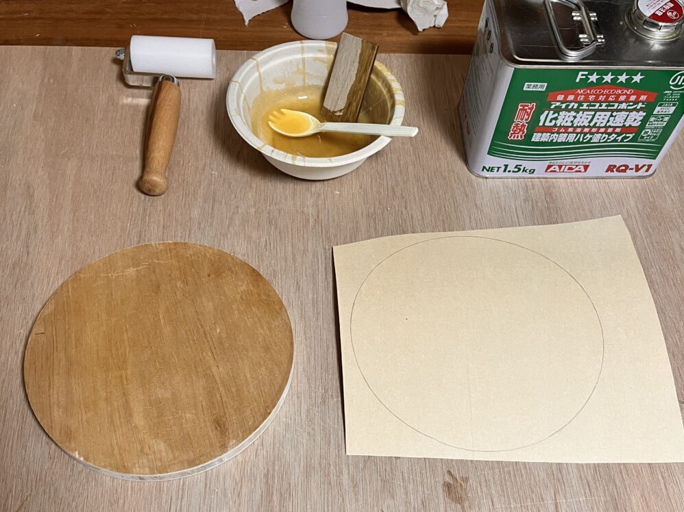 突板と基材への接着剤の塗布方法