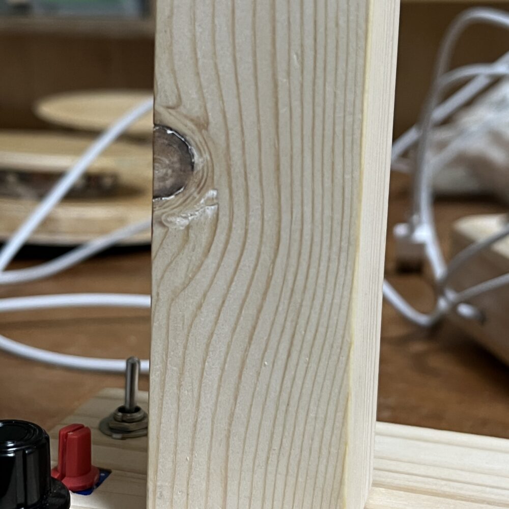 オールドウッドワックスホワイトを節に塗装