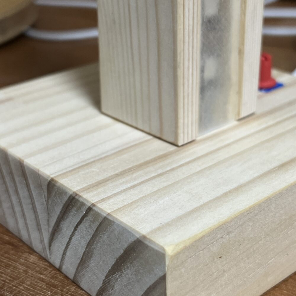 オールドウッドワックスホワイトの塗装状態 パイン集成材