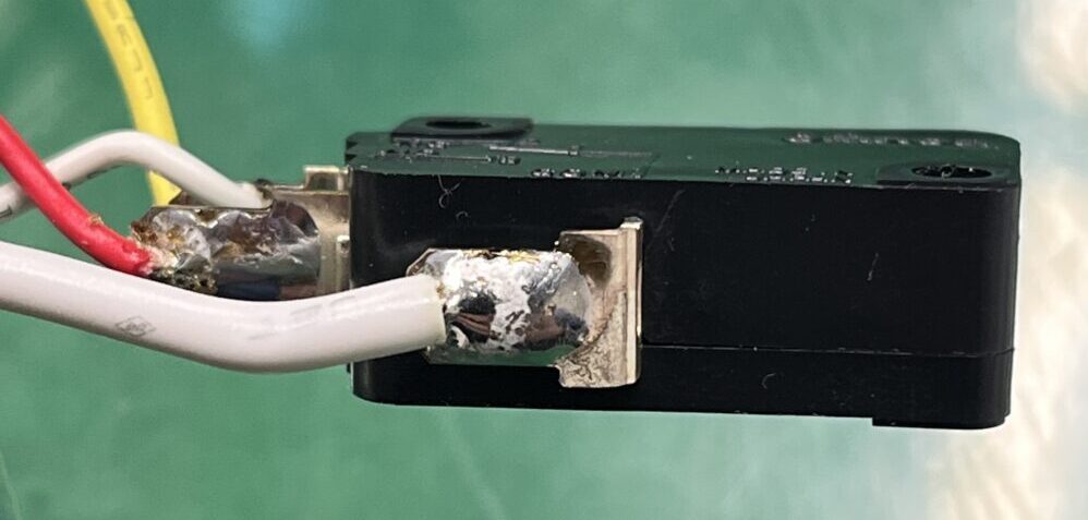 マイクロスイッチの端子にはんだ付けする方法の説明