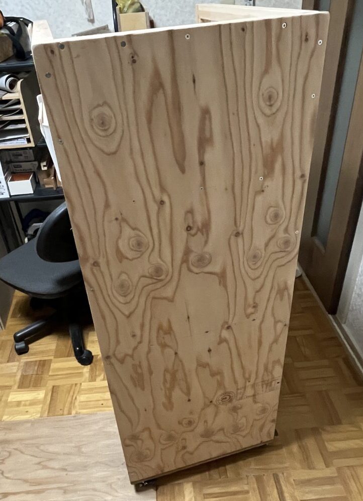 木材収納棚の背面図