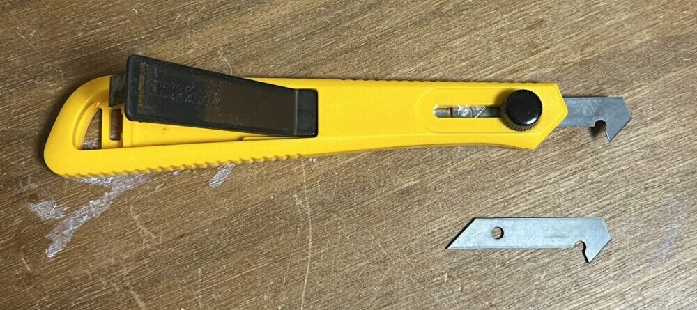 オルファのアクリルカッターS型の替え刃の場所