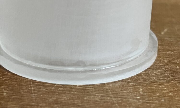 アクリル接着剤でくっついたアクリルの接合部