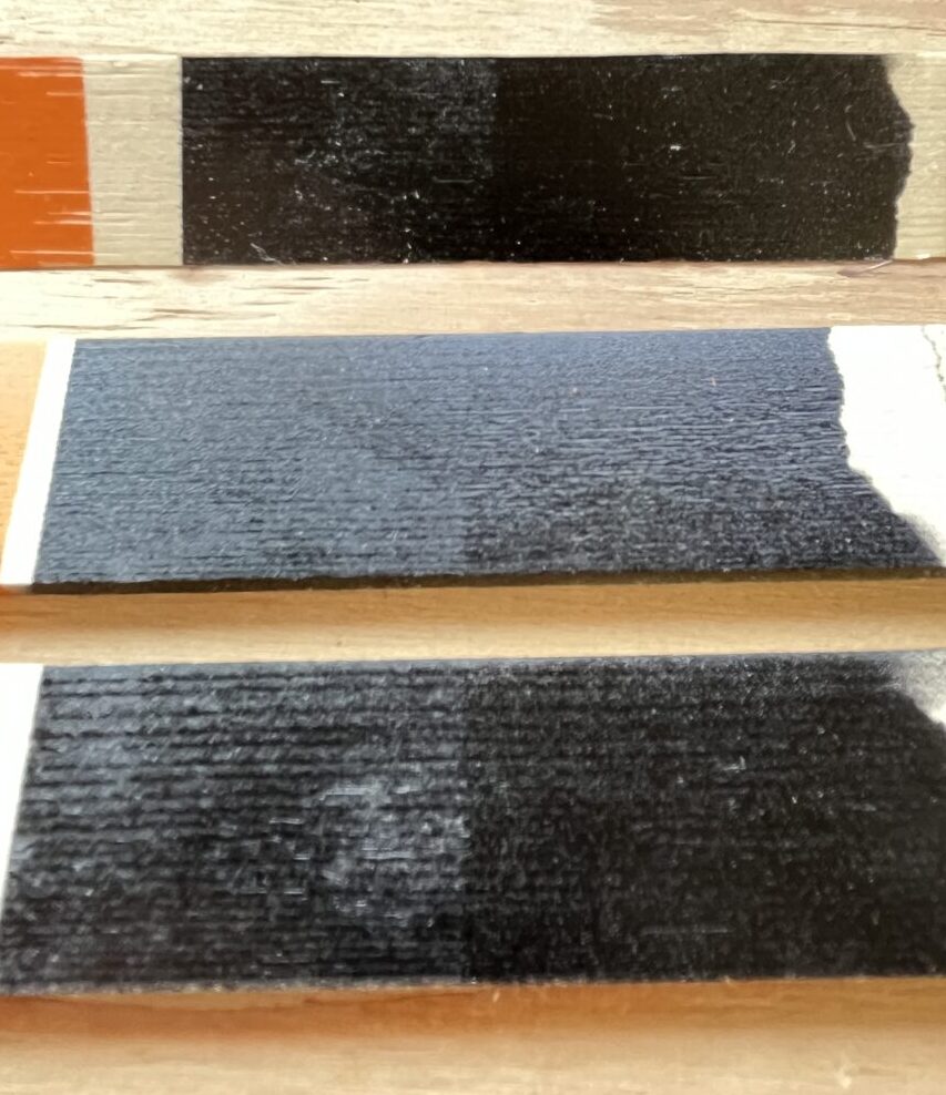 アクリルスプレー黒の下塗りプライマー有り無しの比較