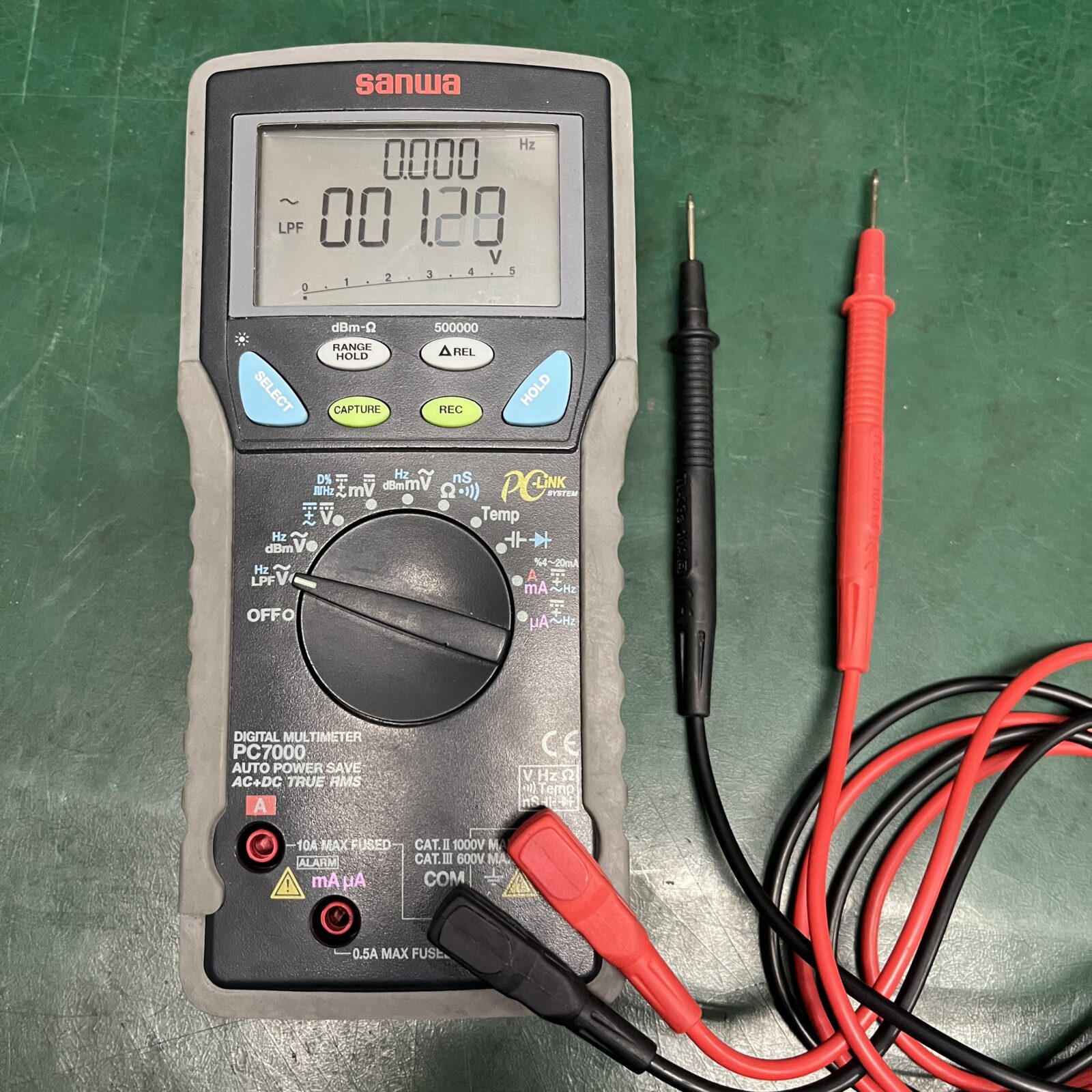 デジタルマルチメーターの外観