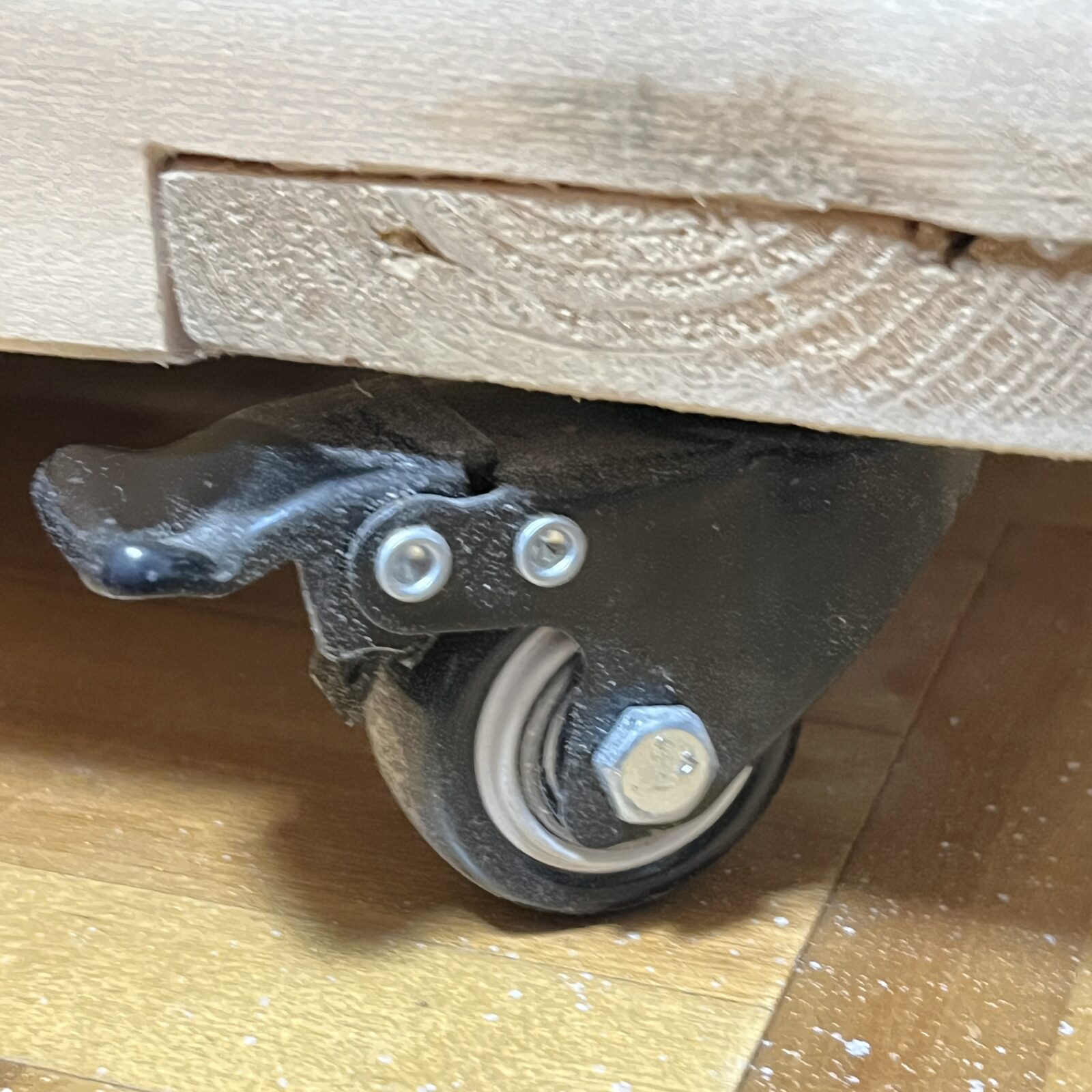 自在型のキャスターは360度回転できる