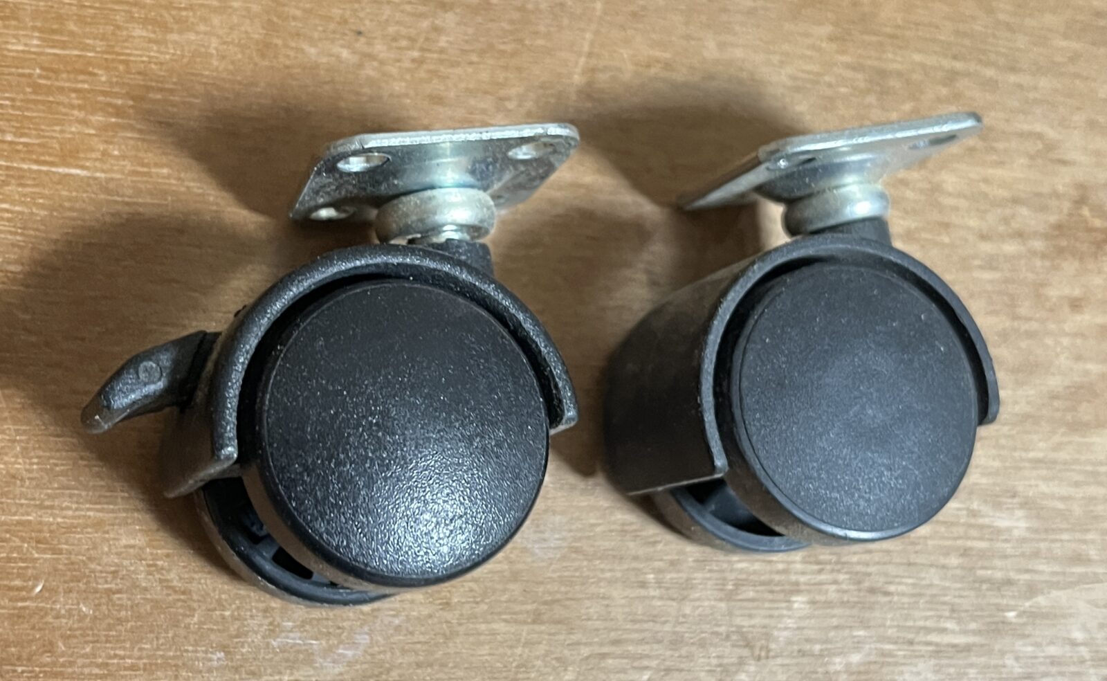 平付きプレートのキャスター