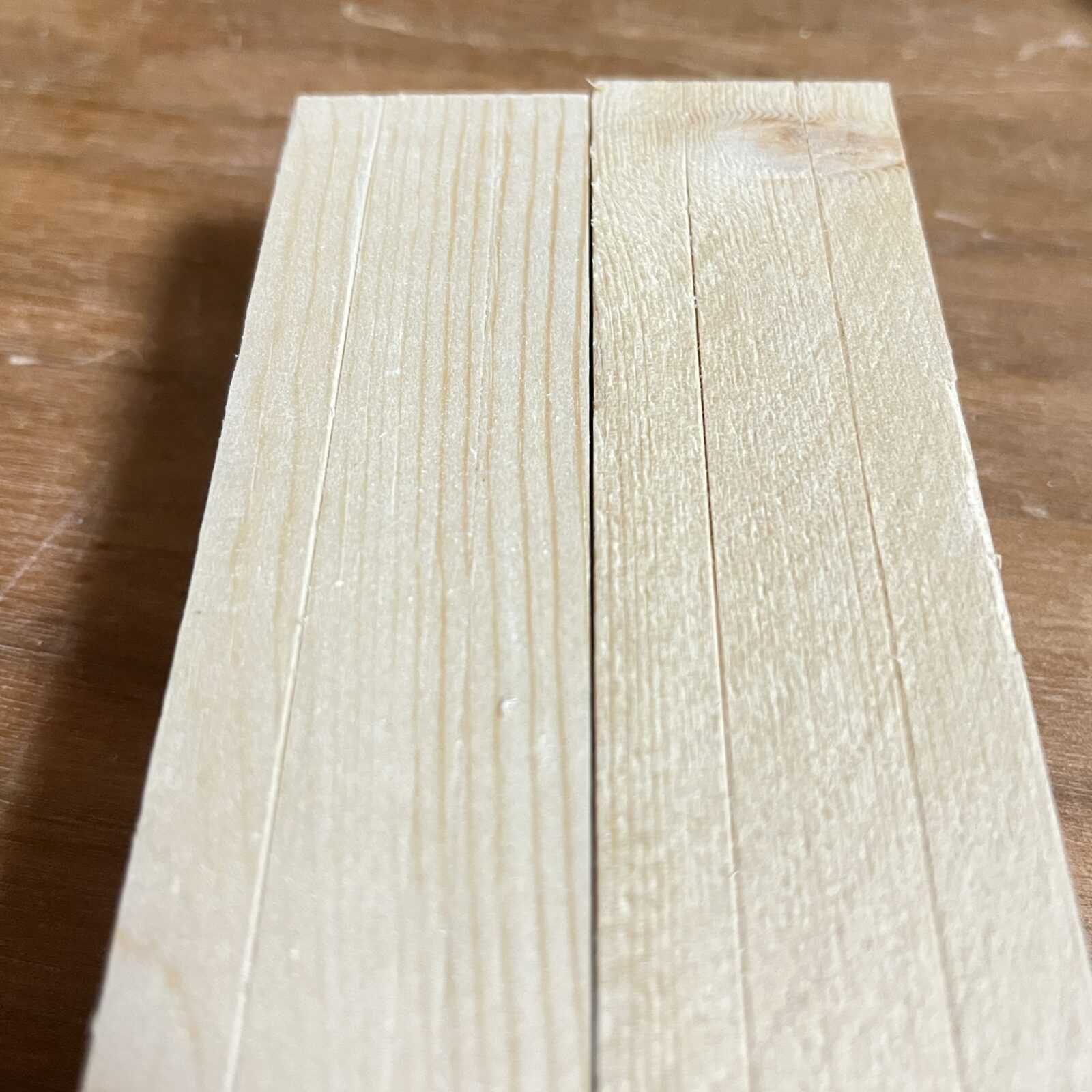 けびきで木材に正確な線を引くことができる