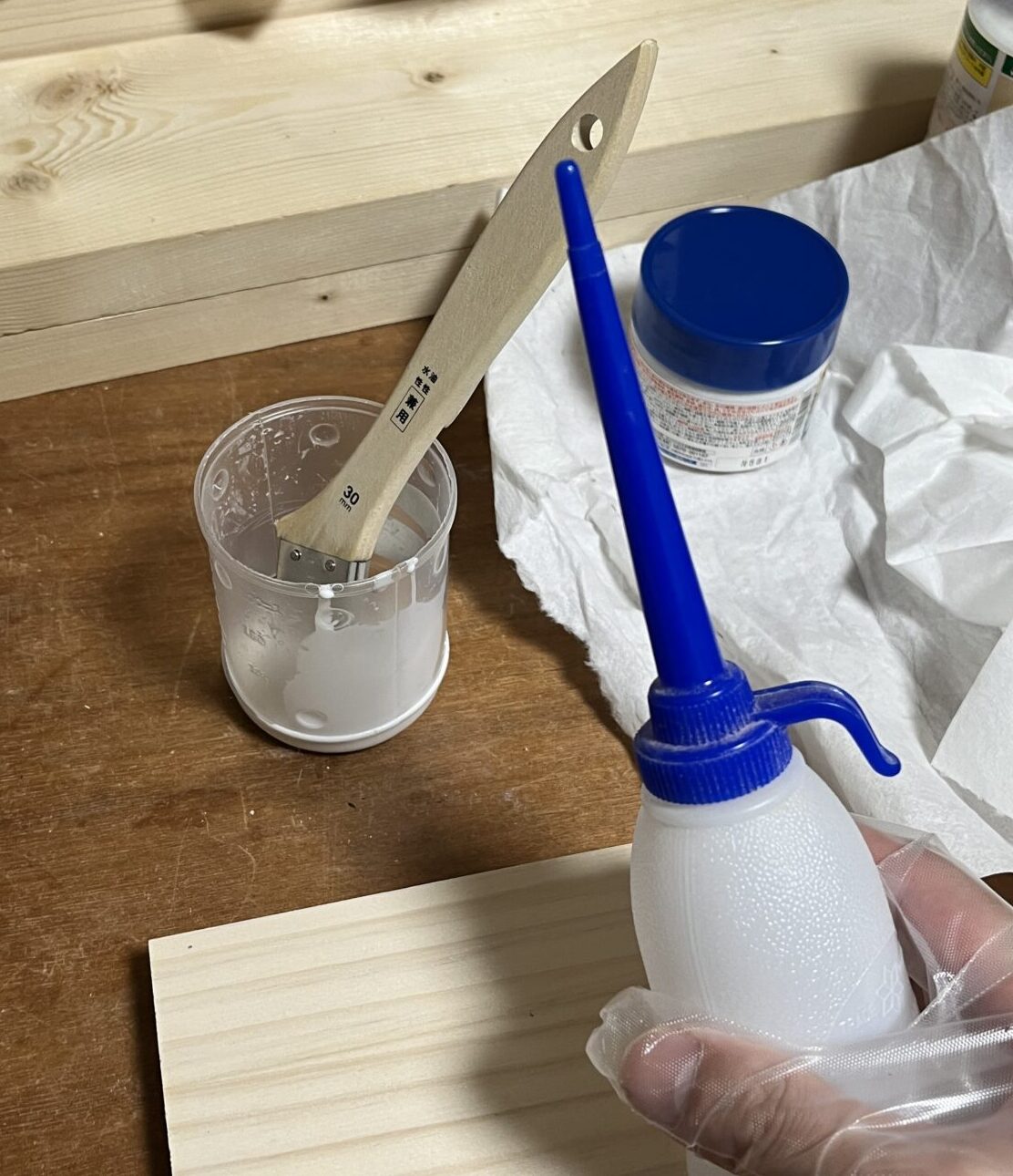 ニスを水で薄めるとムラ、筆跡が残りにくい