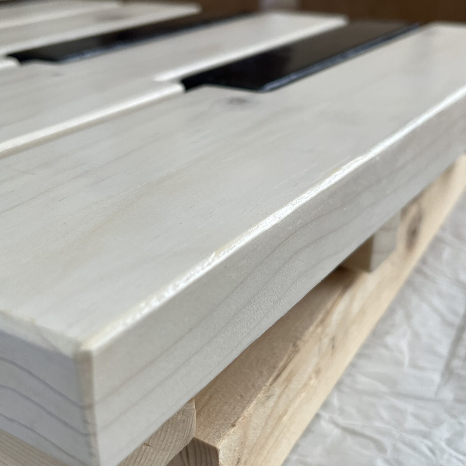 ニス1回目の塗布後