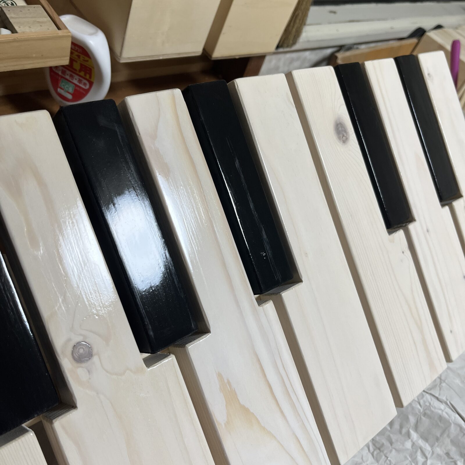 ウレタンニス４回目の塗布後のツヤと木目の状態。深みのあるツヤが出る