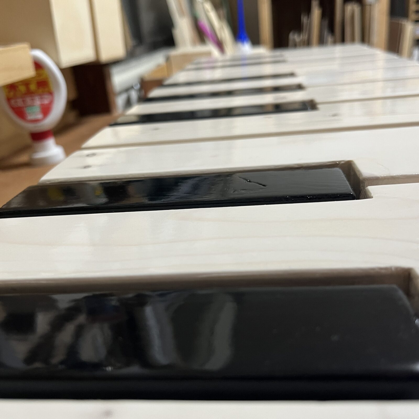 ウレタンニス４回目の塗布後のツヤと木目の状態。まるで濡れいるかのようなツヤ