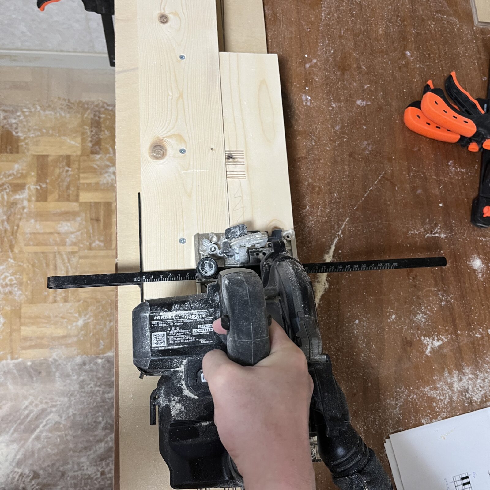 木材を薄くスライスする治具