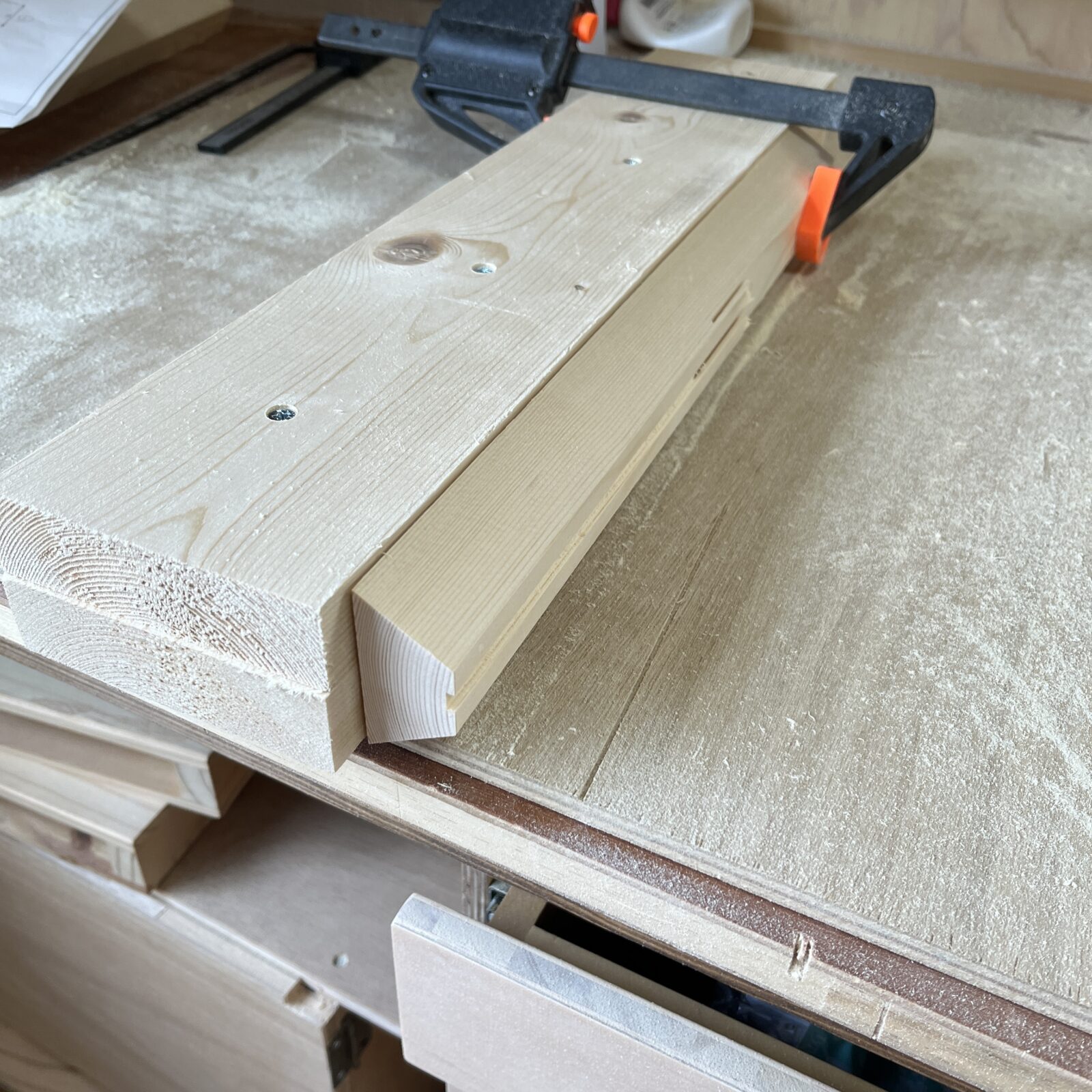 細い木材の厚みを調整する治具の使い方