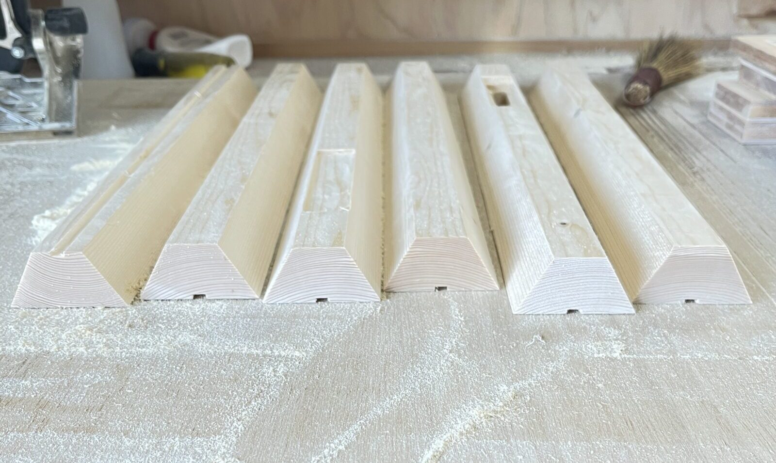 同じ厚みに木材をカットする