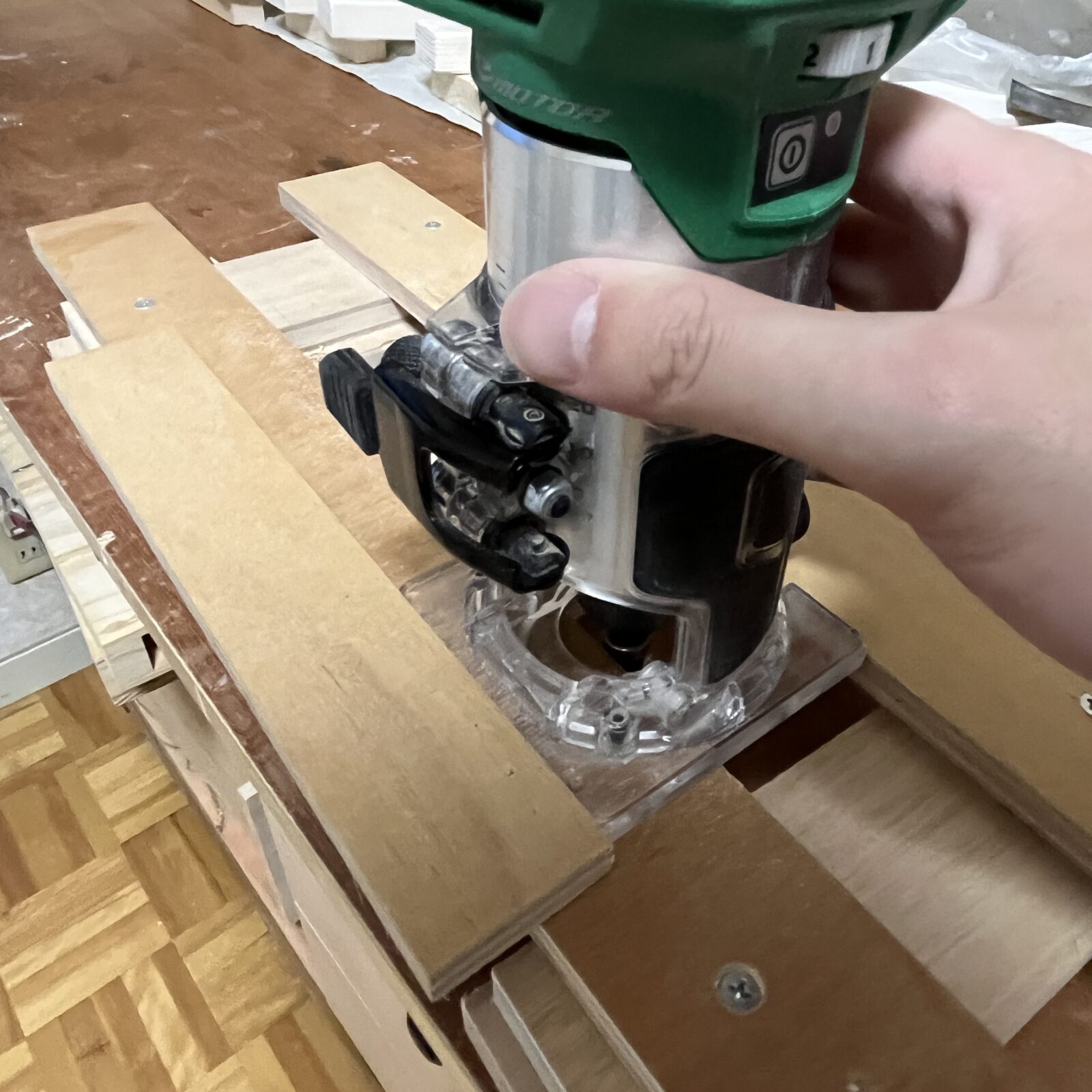 厚みを調整する治具