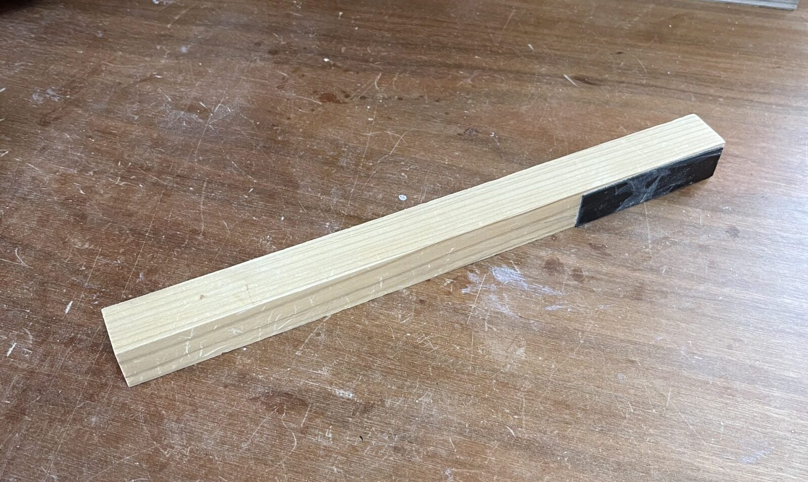 ノコギリガイド治具の外観