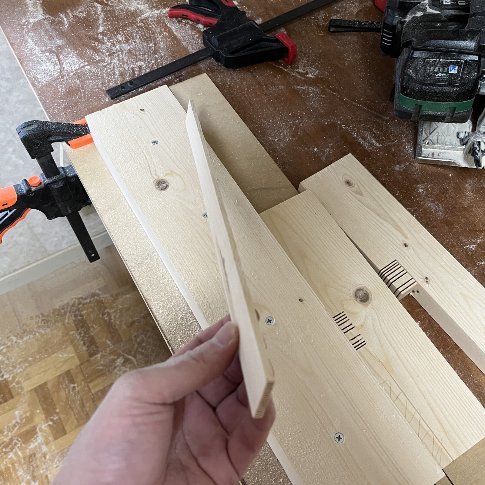 木材を薄くスライスした