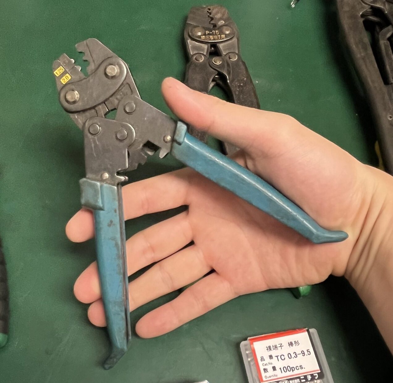 圧着工具を使う
