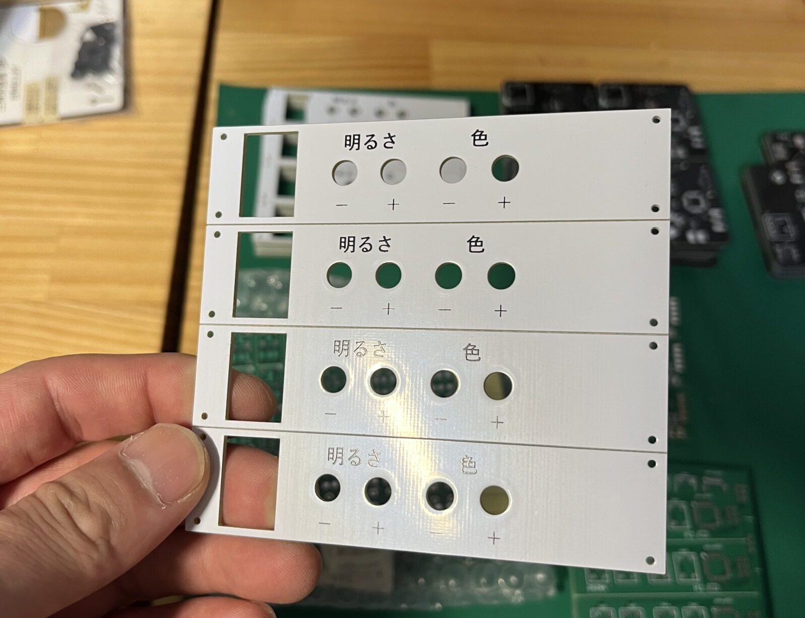 パターン無しの基板を作って、パネル板にする