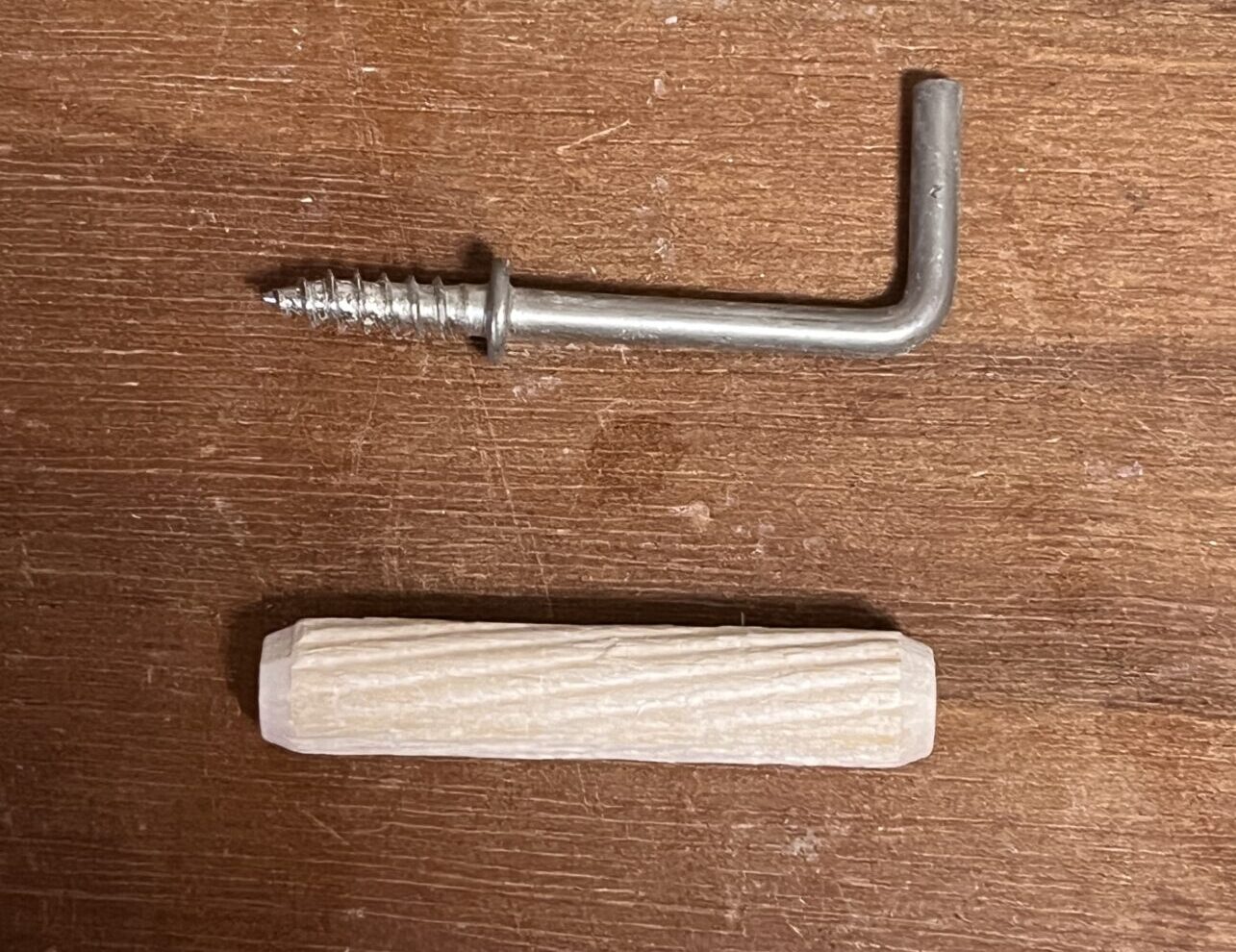 L金具とダボ