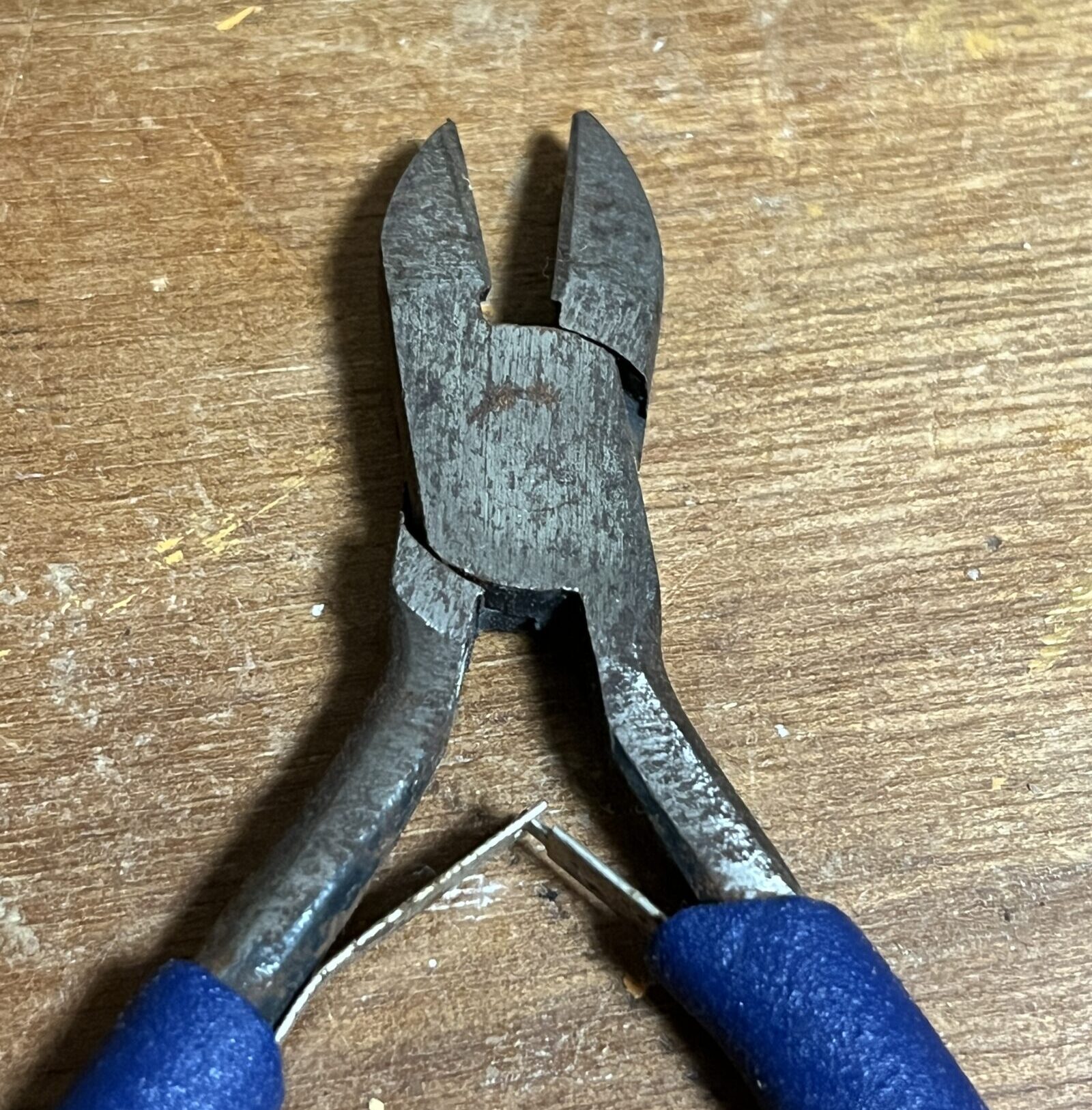 研ぐ前のサビたニッパーの外観