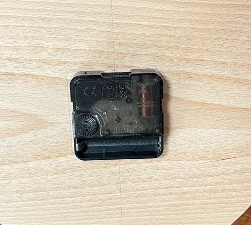 時計に使うムーブメントの写真。