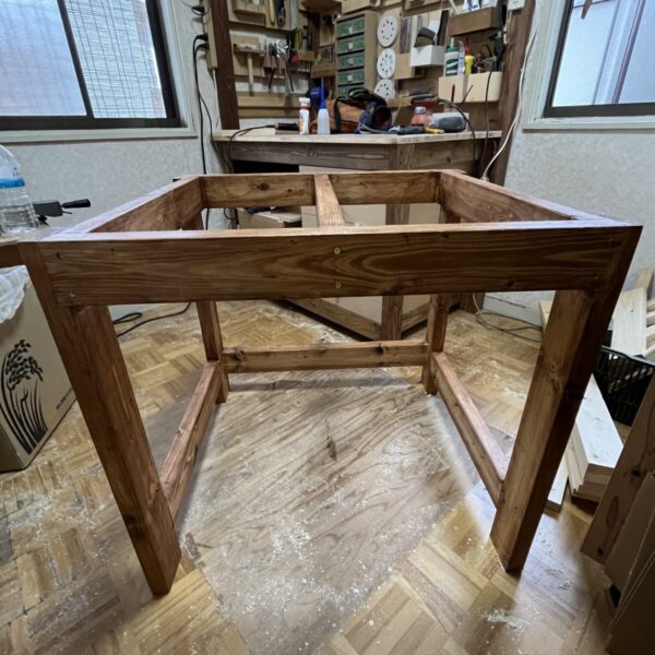 2x4机の骨組みをワックスで塗装した状態